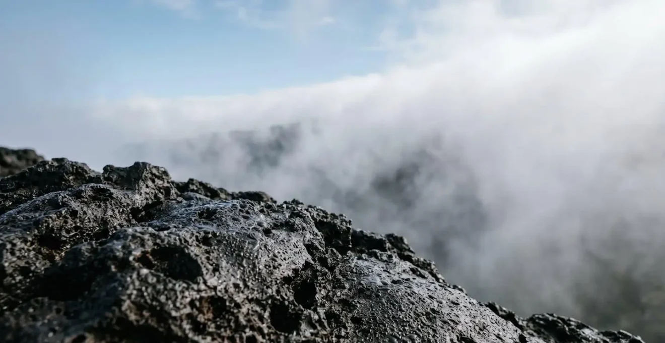 Mer de nuages bloquée par inversion thermique au niveau du Pas de Bellecombe